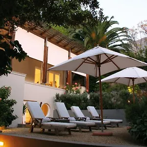 four-rosmead-boutique-hotel.hotels-capetown.com/